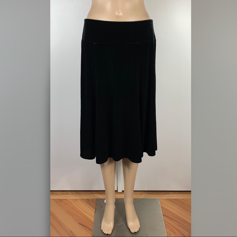 SUSAN GRAVER Small Black Velvet Knee Length Skirt